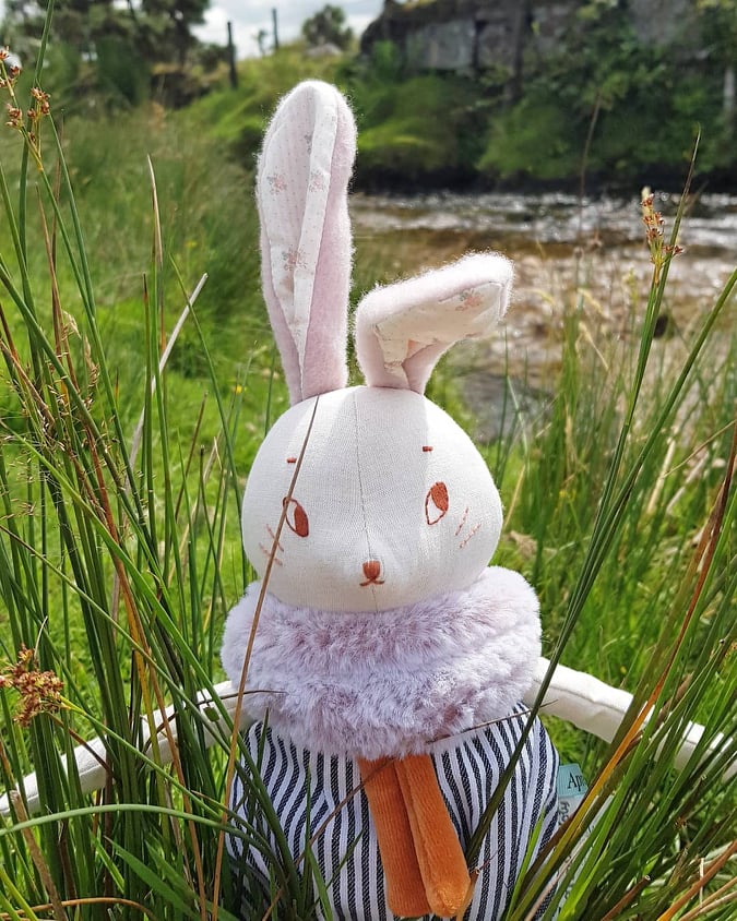 Moulin Roty, Suur jänes Plume Kaisukad ja kaltsunukud - HellyK - Kvaliteetsed lasteriided, villariided, barefoot jalatsid