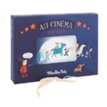 Moulin Roty muinasjutu kinobox Lugude lambid/varjunukud - HellyK - Kvaliteetsed lasteriided, villariided, barefoot jalatsid