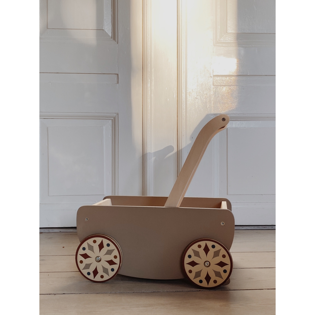 Konges Sløjd Walk Wagon, Glacier Grey Beebimänguasjad - HellyK - Kvaliteetsed lasteriided, villariided, barefoot jalatsid